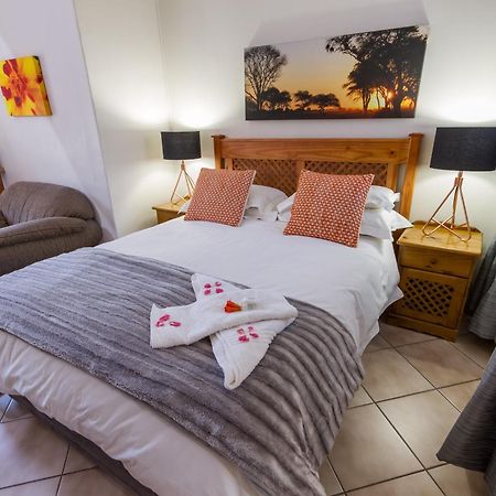 The Pecan Tree Guesthouse Сандтън Екстериор снимка
