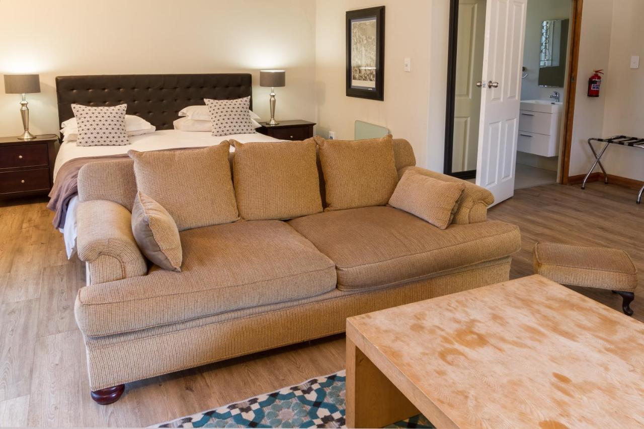 The Pecan Tree Guesthouse Сандтън Екстериор снимка