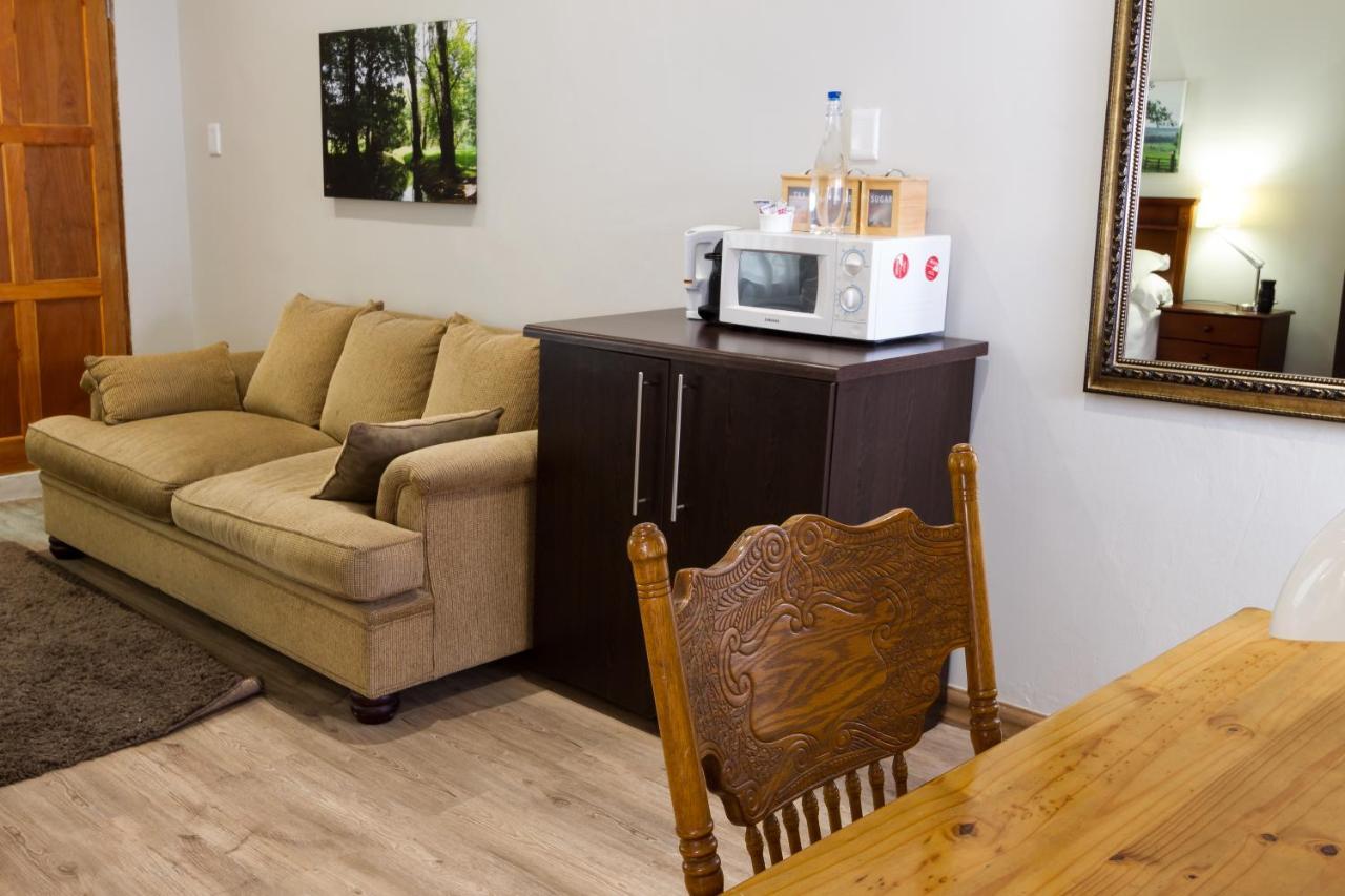 The Pecan Tree Guesthouse Сандтън Екстериор снимка