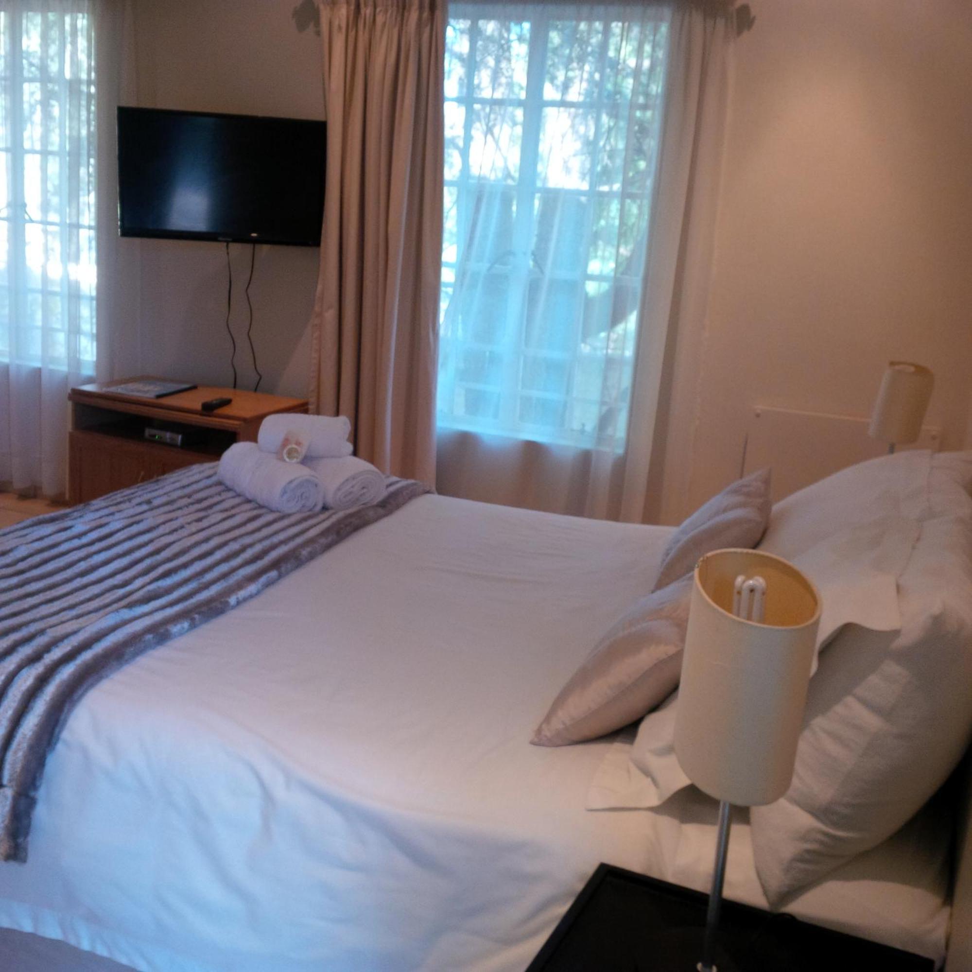 The Pecan Tree Guesthouse Сандтън Екстериор снимка