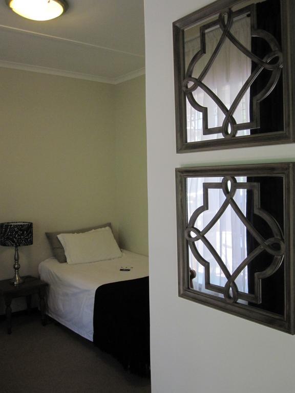 The Pecan Tree Guesthouse Сандтън Стая снимка