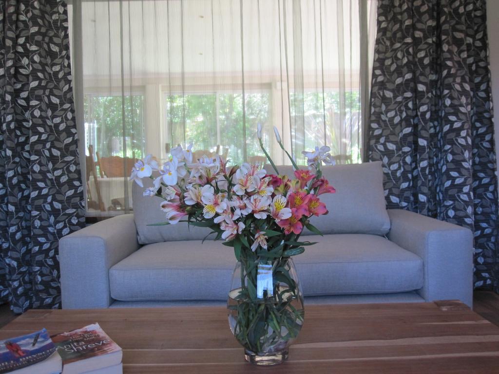 The Pecan Tree Guesthouse Сандтън Екстериор снимка