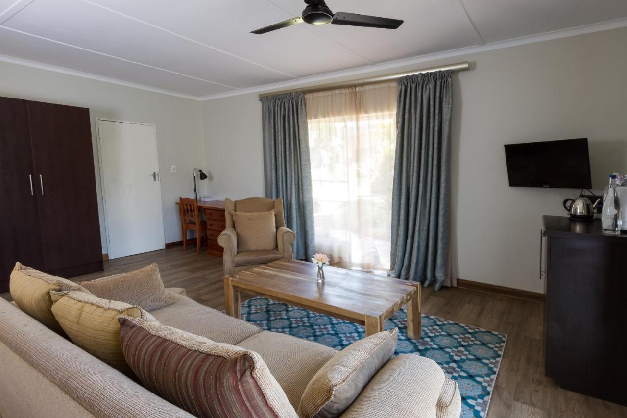 The Pecan Tree Guesthouse Сандтън Екстериор снимка