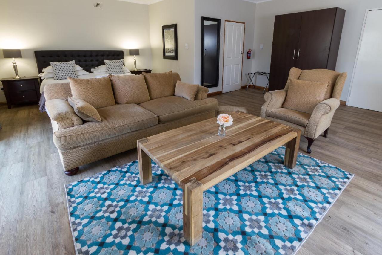 The Pecan Tree Guesthouse Сандтън Екстериор снимка