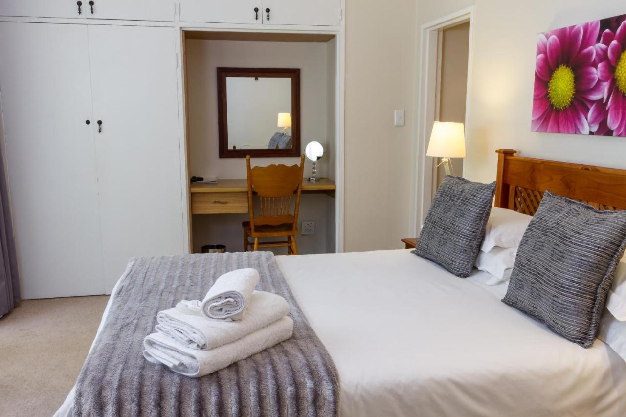 The Pecan Tree Guesthouse Сандтън Екстериор снимка