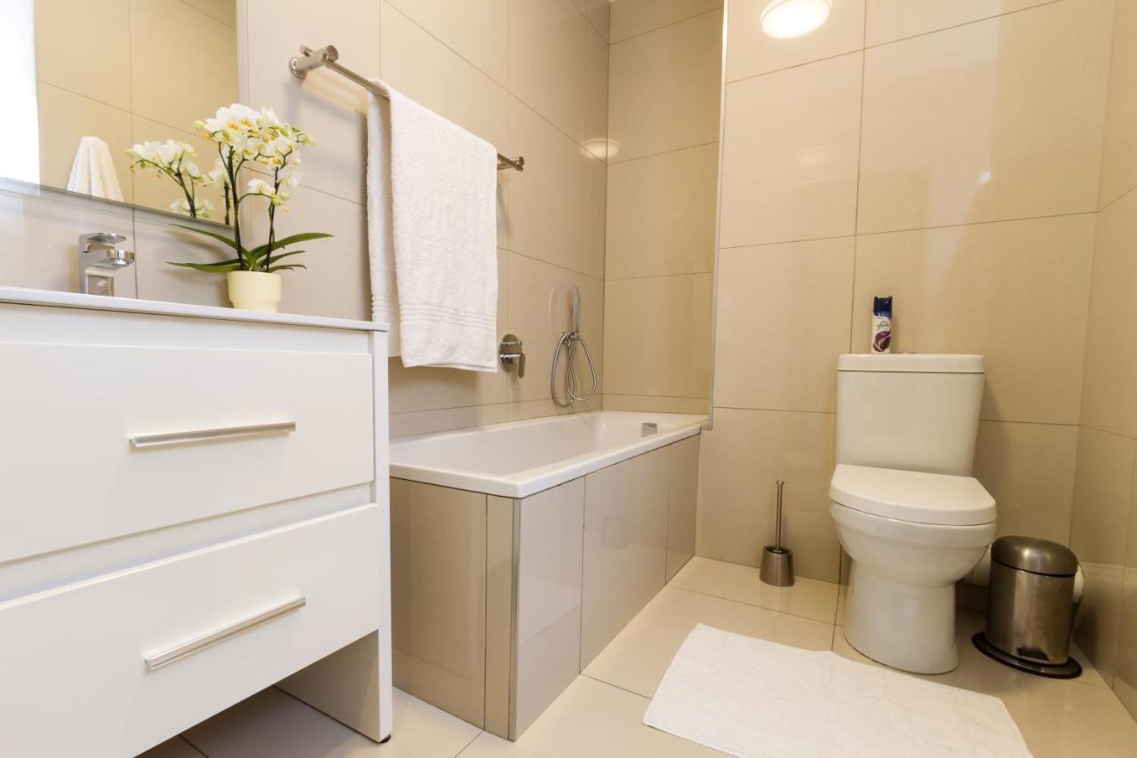 The Pecan Tree Guesthouse Сандтън Екстериор снимка