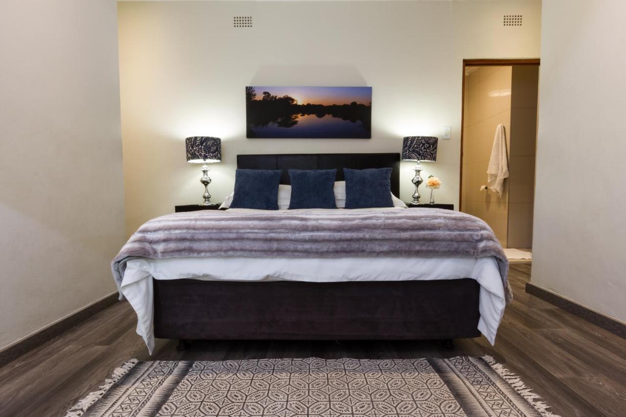 The Pecan Tree Guesthouse Сандтън Екстериор снимка