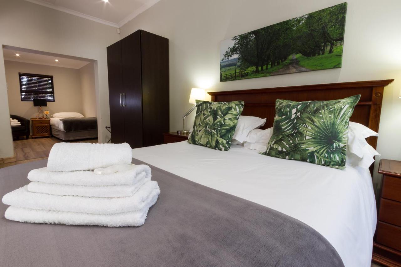 The Pecan Tree Guesthouse Сандтън Екстериор снимка